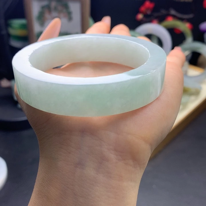 定制翡翠未镶嵌翡翠手镯