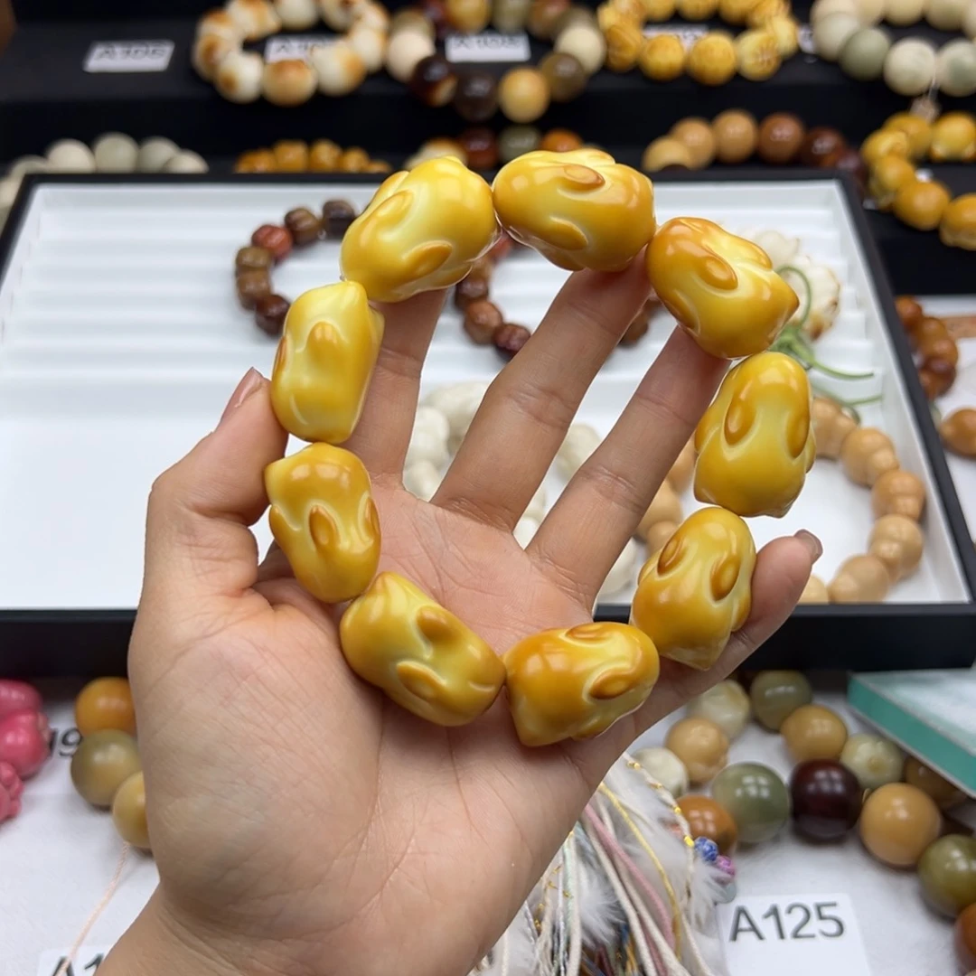 白玉菩提吊坠黄油