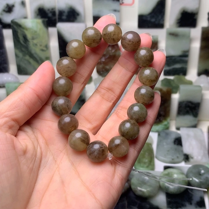 独山玉未镶嵌颈饰