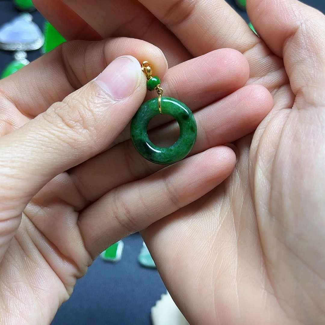 翡翠18K金镶嵌颈饰