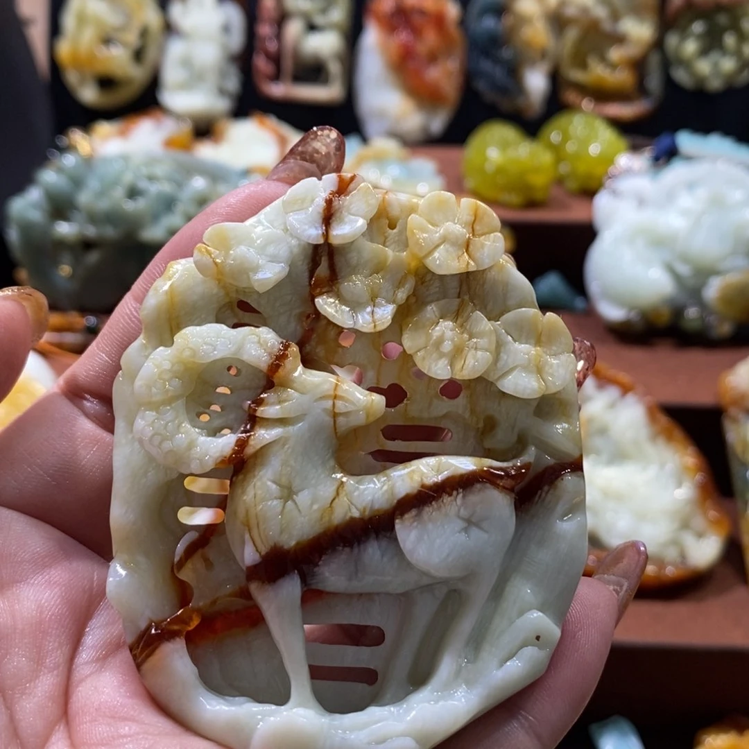 蛇纹石玉颈饰未镶嵌