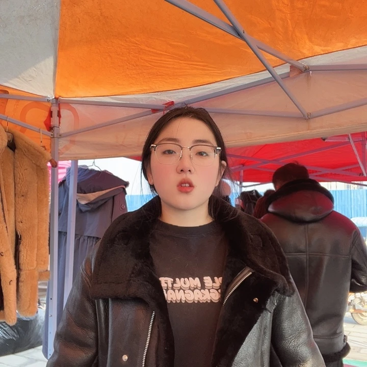 黑色女款机车款m码皮毛一体