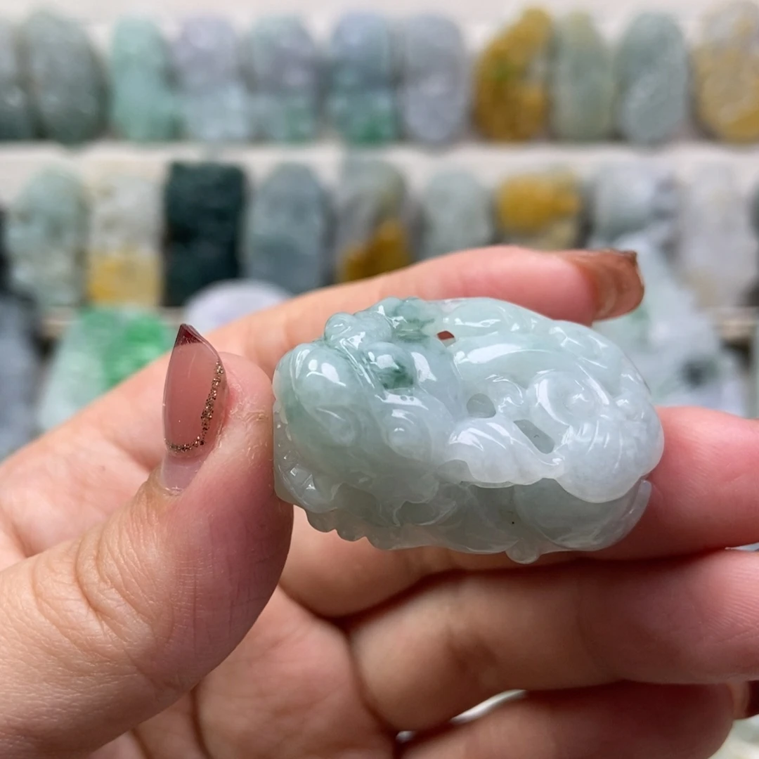 翡翠吊坠(赠链)未镶嵌口含珠