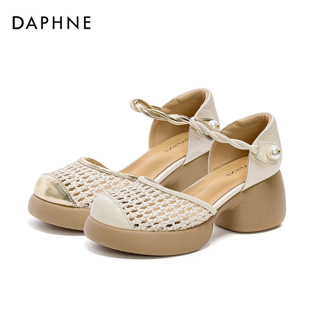 达芙妮网红爆款休闲凉鞋2025夏新款仙女风镂空粗跟一字带时装凉鞋