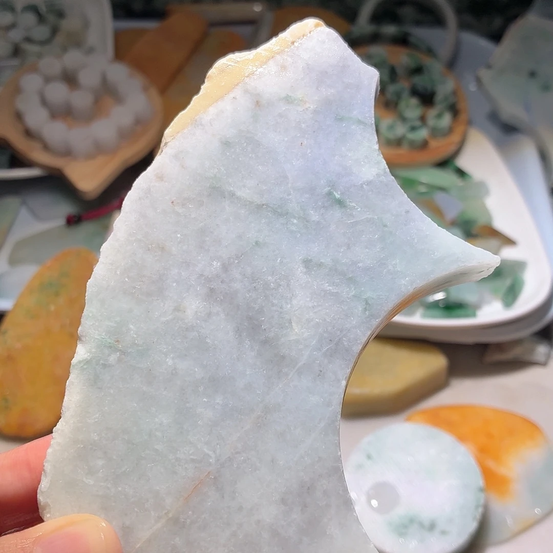 翡翠未镶嵌颈饰边角料