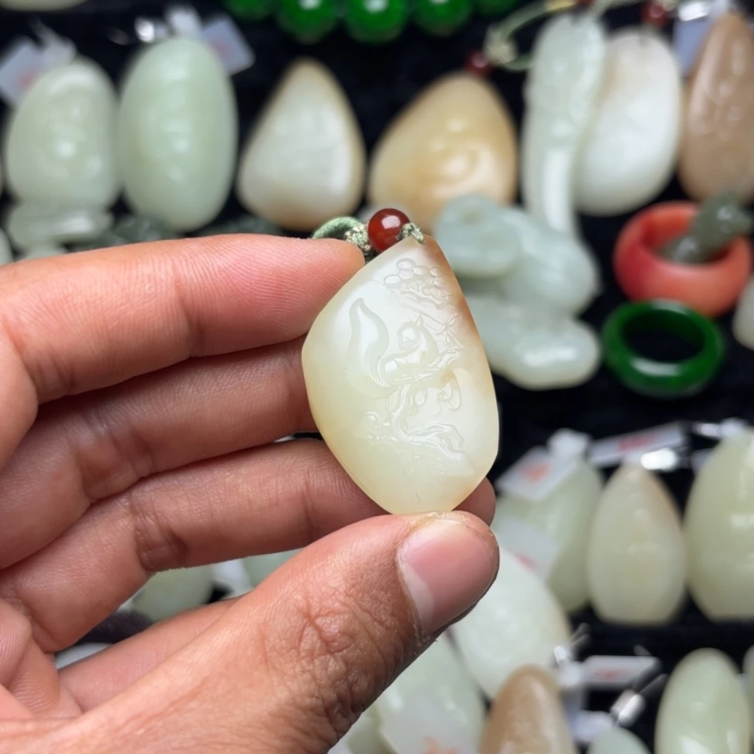 和田玉未镶嵌颈饰