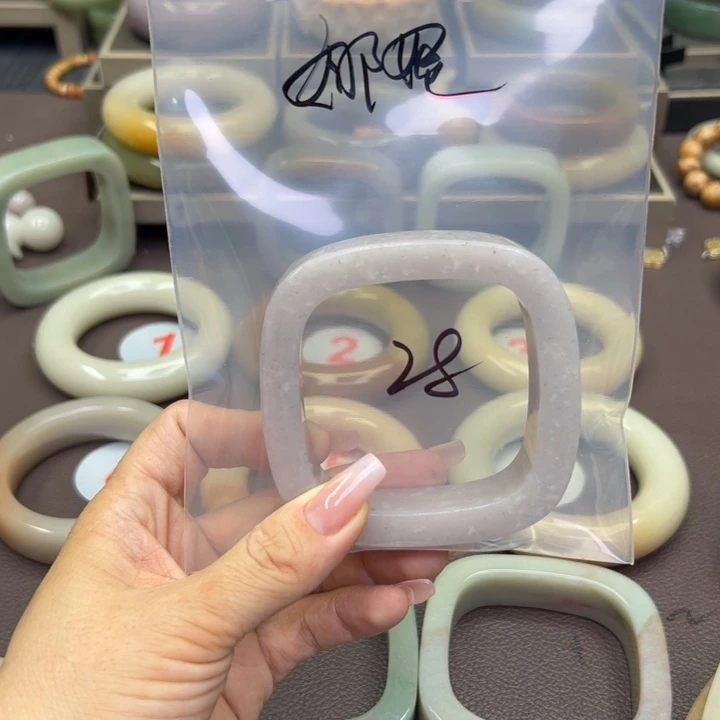 石英质玉手镯未镶嵌娜***娜