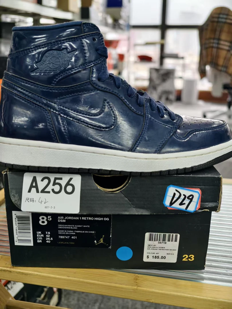 Nike AJ1  蓝色   全新原盒  42码  11月19  孙 A256