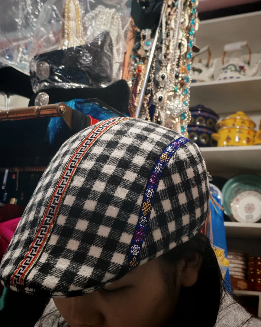 非常好看的手工现代化蒙古元素帽子