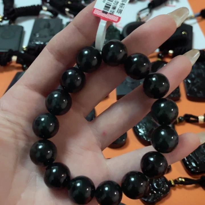 翡翠颈饰未镶嵌朝*