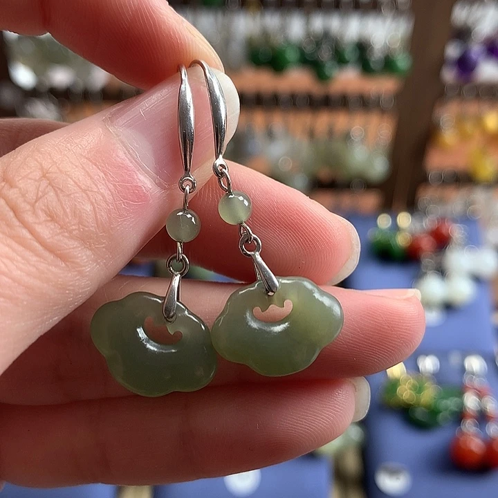 和田玉银S925镶嵌耳饰如意锁湖水绿