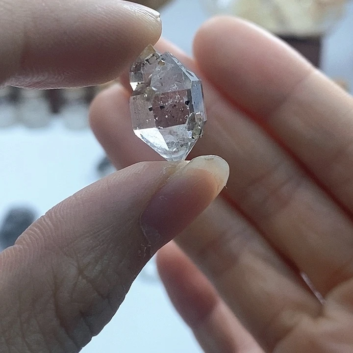 水晶颈饰未镶嵌共生指纹