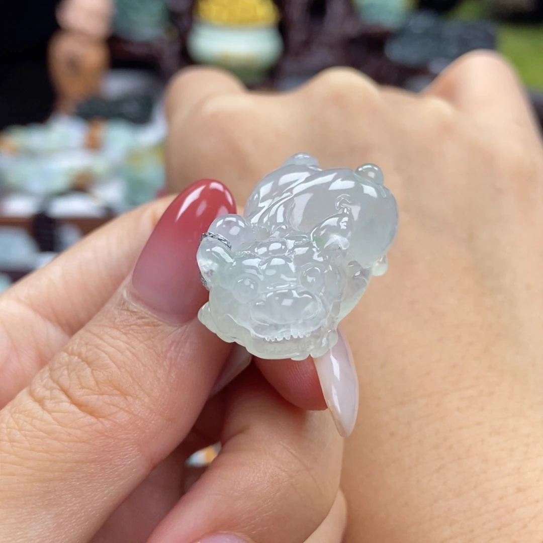 翡翠未镶嵌颈饰高冰含珠大肚貔貅