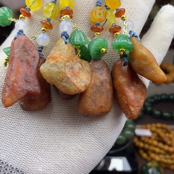 岫岩河磨玉（透闪石质玉）未镶嵌挂件多样性发货