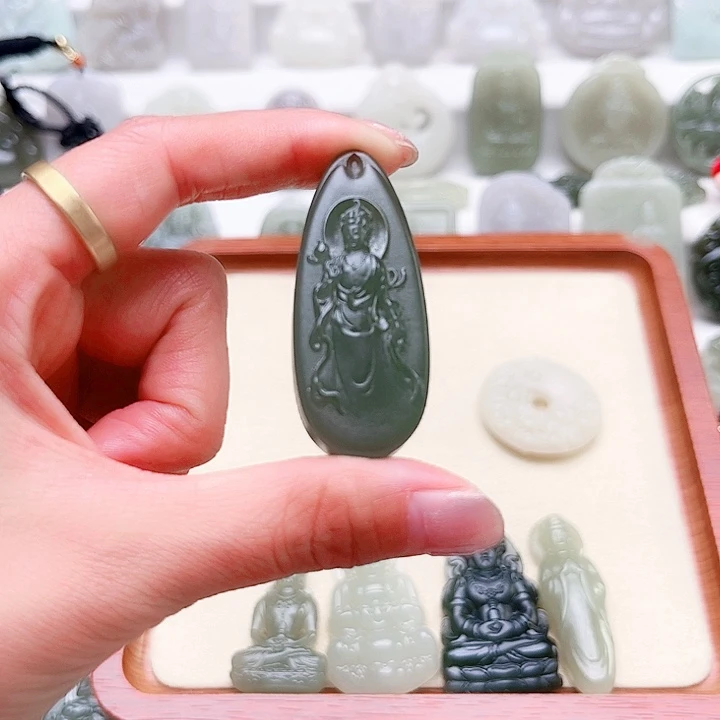 想***来和田玉未镶嵌颈饰