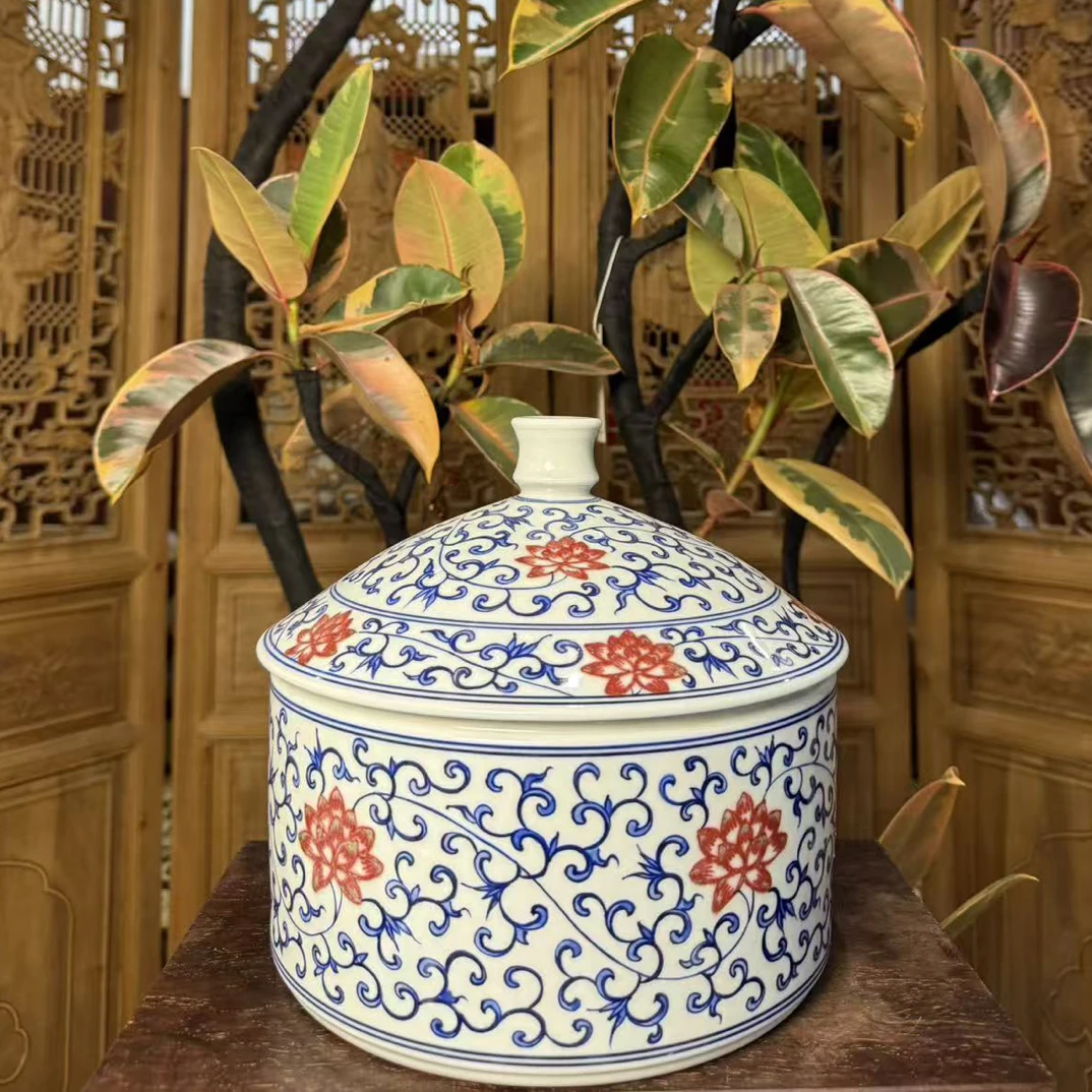 青花釉里红缠枝莲茶饼茶叶罐