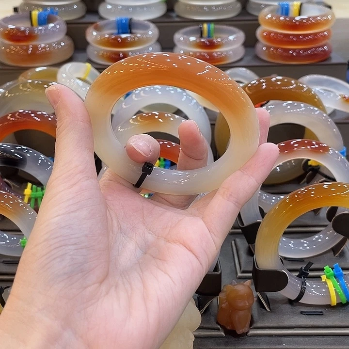 佬***~玛瑙/玉髓未镶嵌手镯