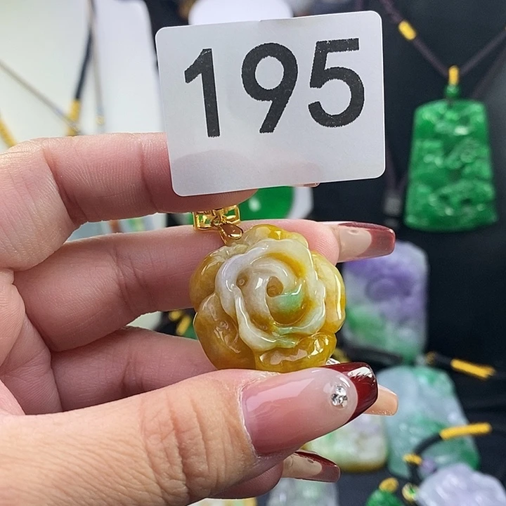 翡翠未镶嵌吊坠(赠链)