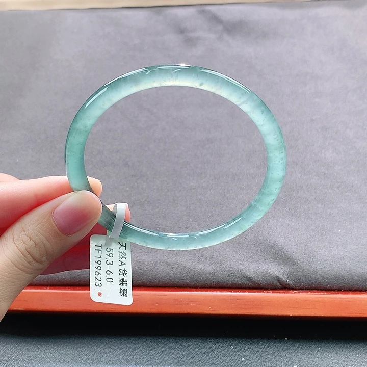 未镶嵌手镯翡翠天然