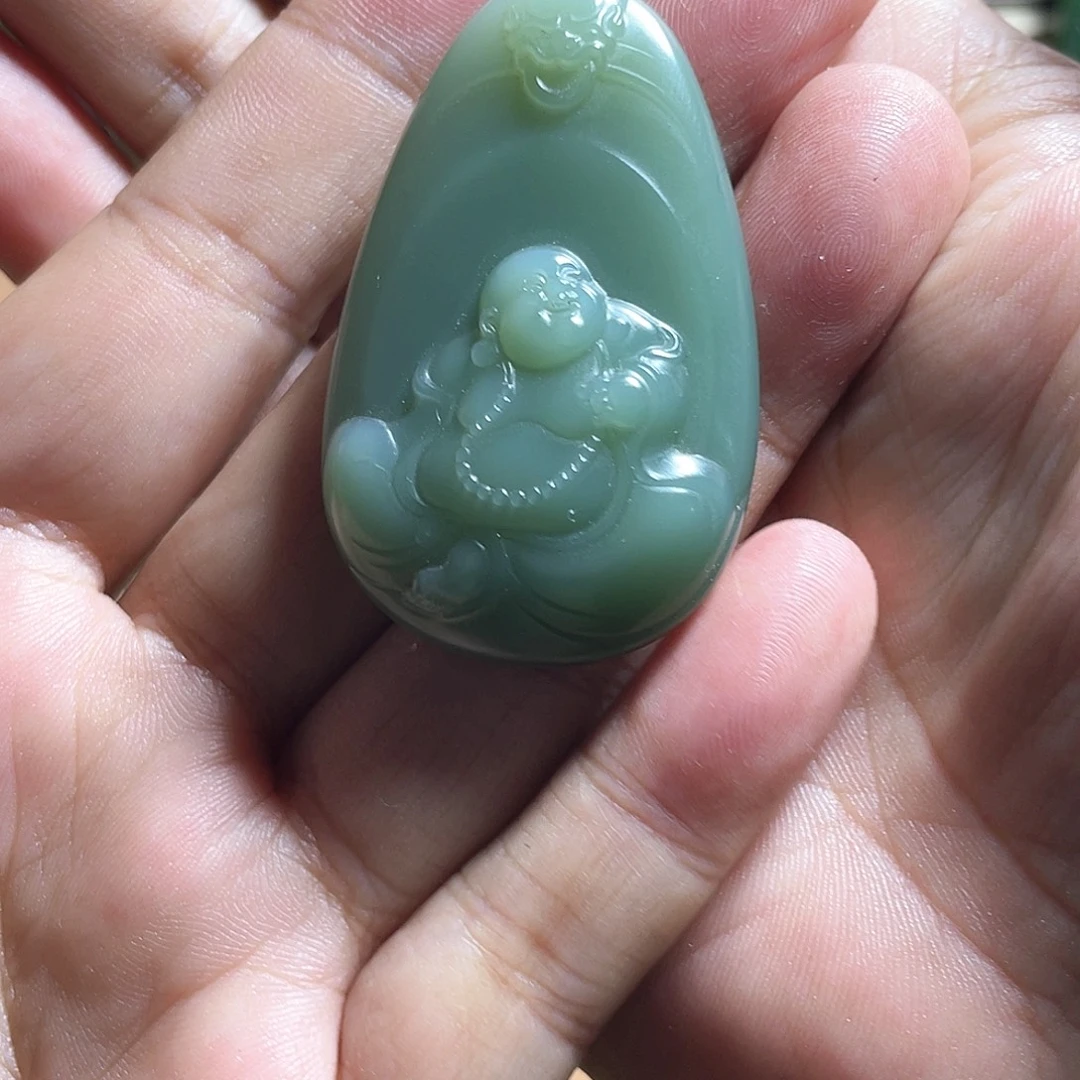 石***儿和田玉18K金镶嵌颈饰