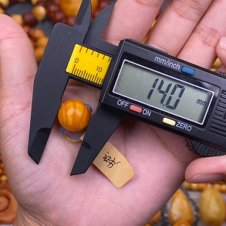 在***测蜜蜡未镶嵌裸石蜜蜡L