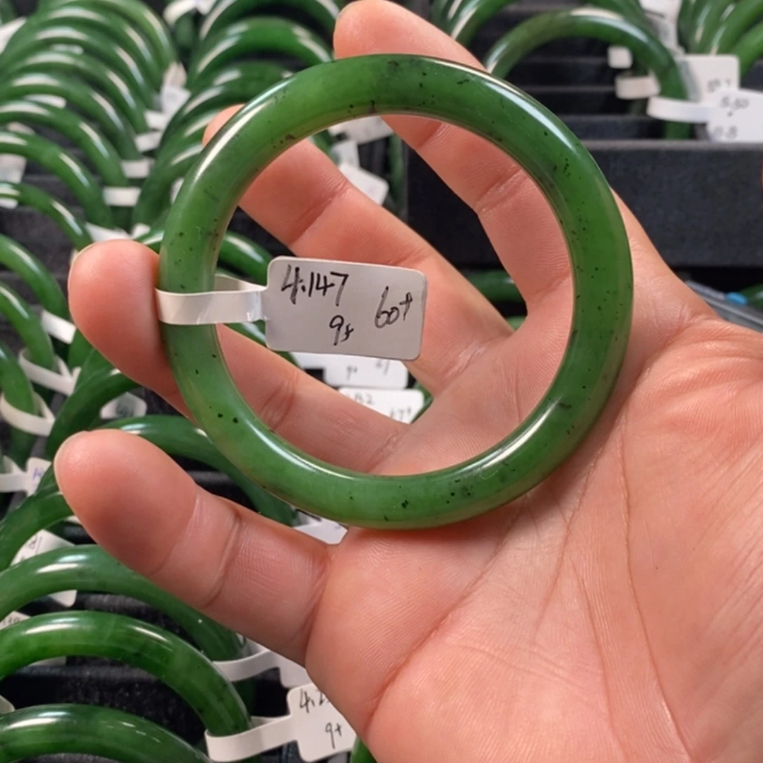 呱****和田玉（碧玉）未镶嵌手镯60