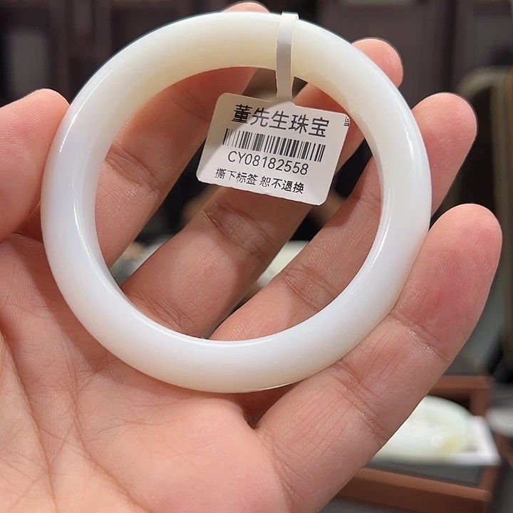 张***毓未镶嵌手镯和田玉（白玉）