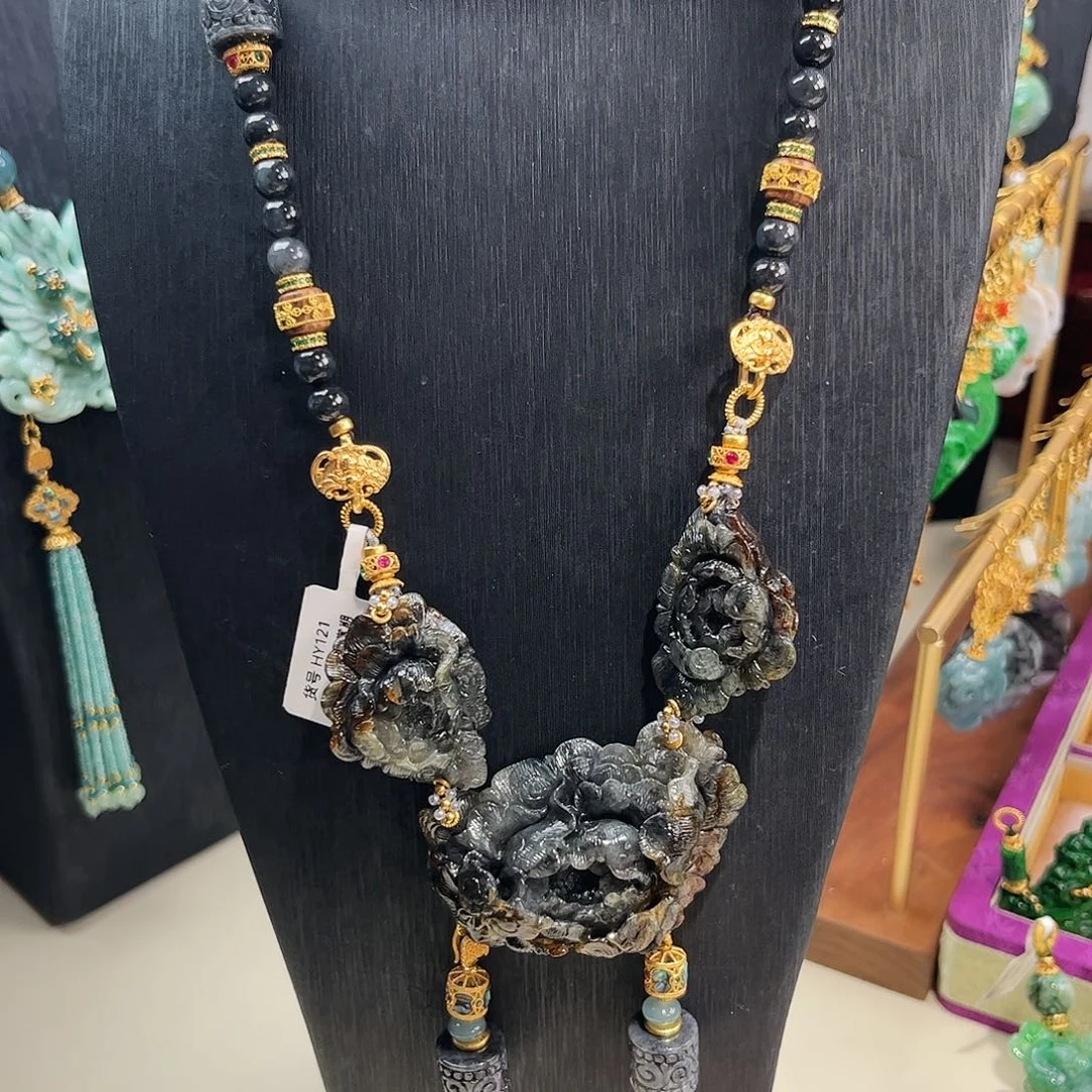 【闪购商品】翡翠吊坠(赠链)未镶嵌乌鸡