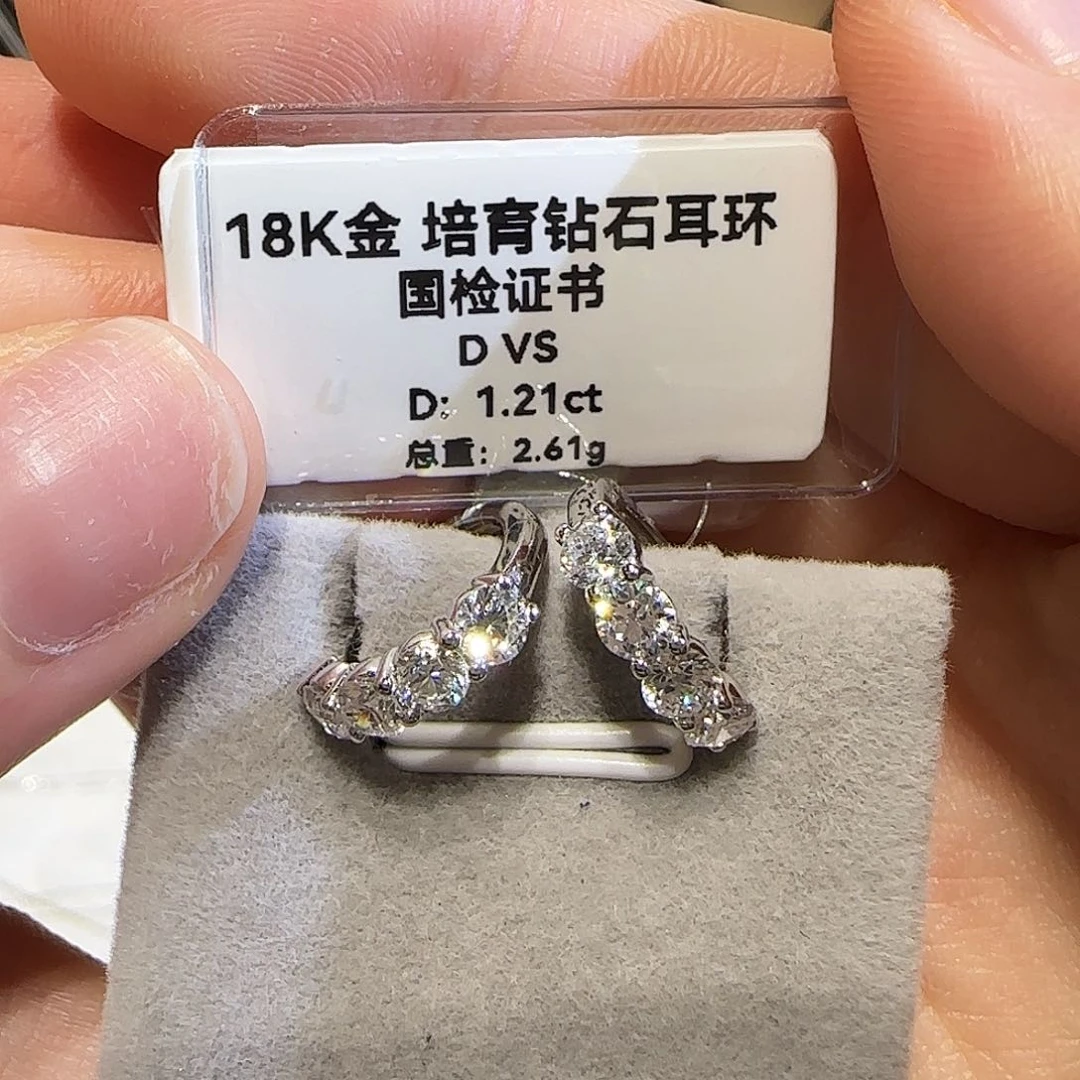 18K金镶嵌实验室培育钻石披**肠1.2卡四公主耳扣
