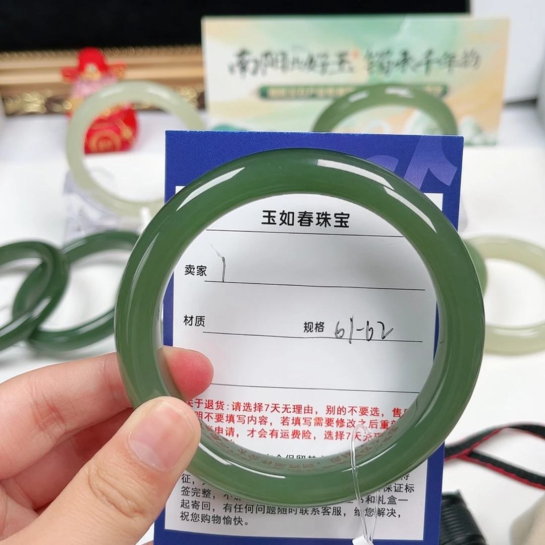 ****儿和田玉手镯未镶嵌