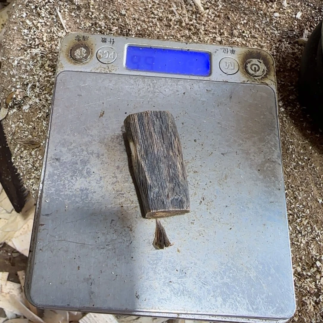 沉香碎屑沉香25号沉香原木一个