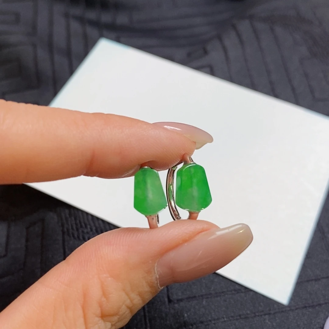 翡翠18K金镶嵌耳饰甜绿小方糖耳包