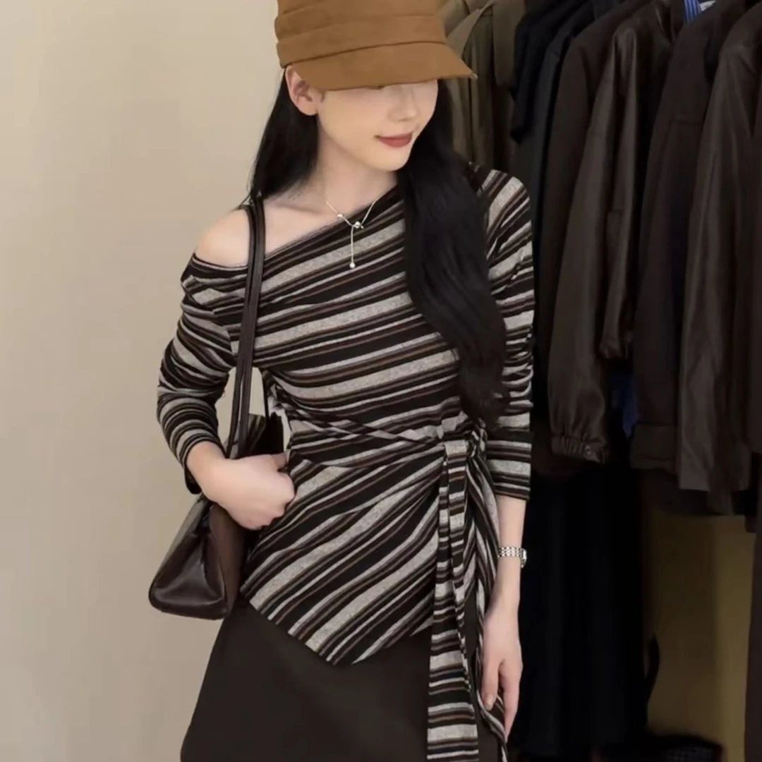 条纹上衣+半身裙显瘦长袖针织短款时尚不规则露肩设计感显瘦长袖