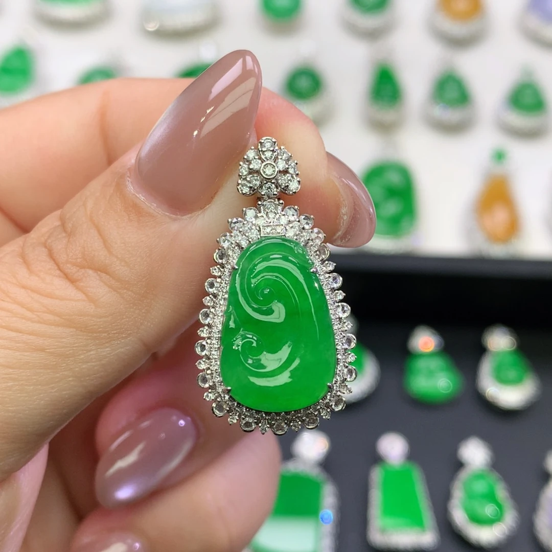 苏***错翡翠18K金镶嵌吊坠(不含链)