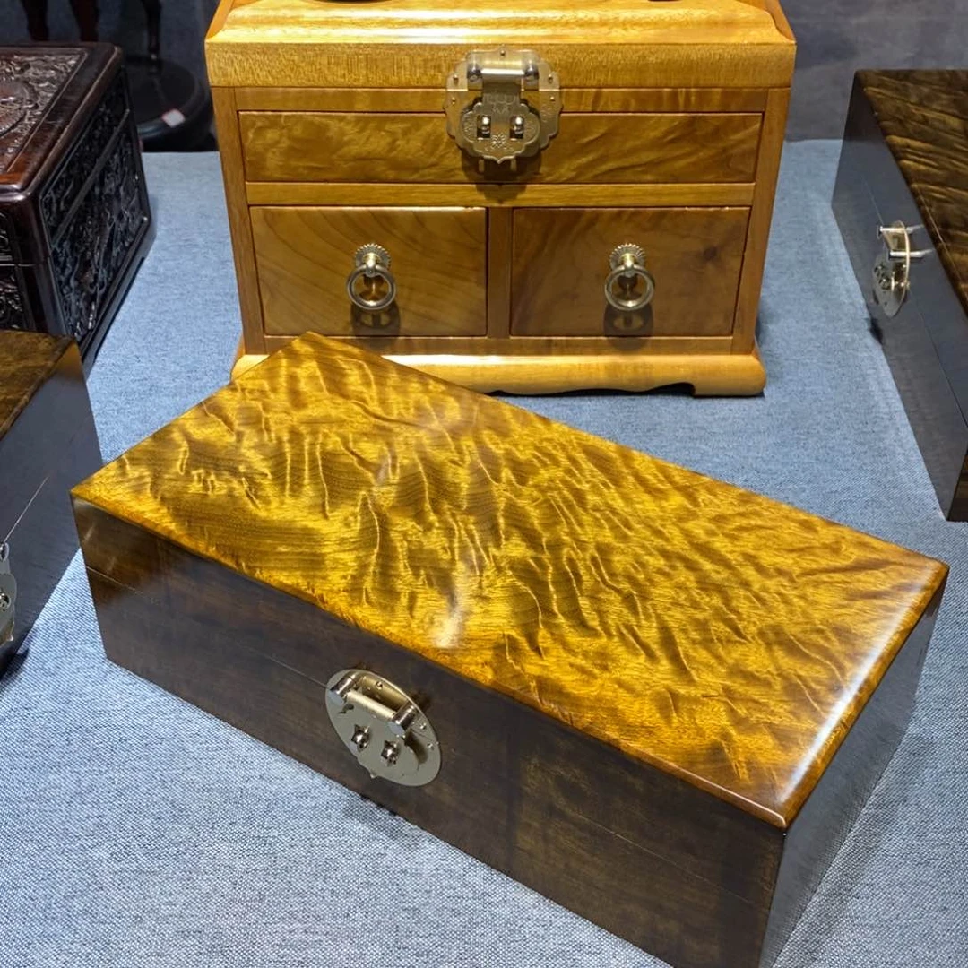 阴沉木?****○阴沉木首饰盒