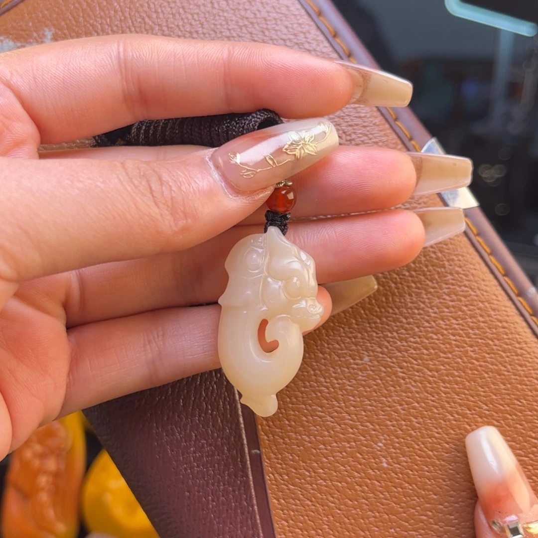 石英质玉黄蜡石吊坠未镶嵌墨*