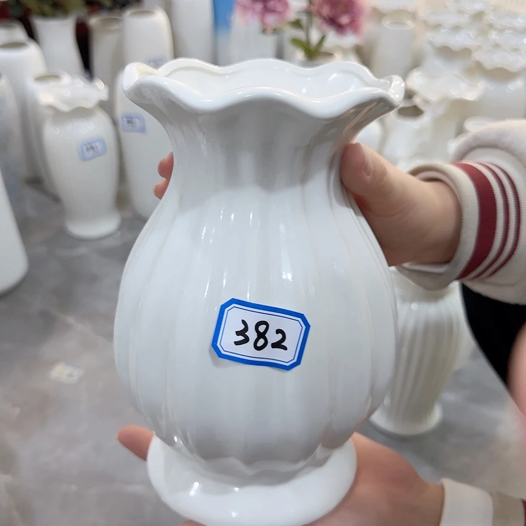 瓶382号白色陶瓷高20厘米微瑕一个