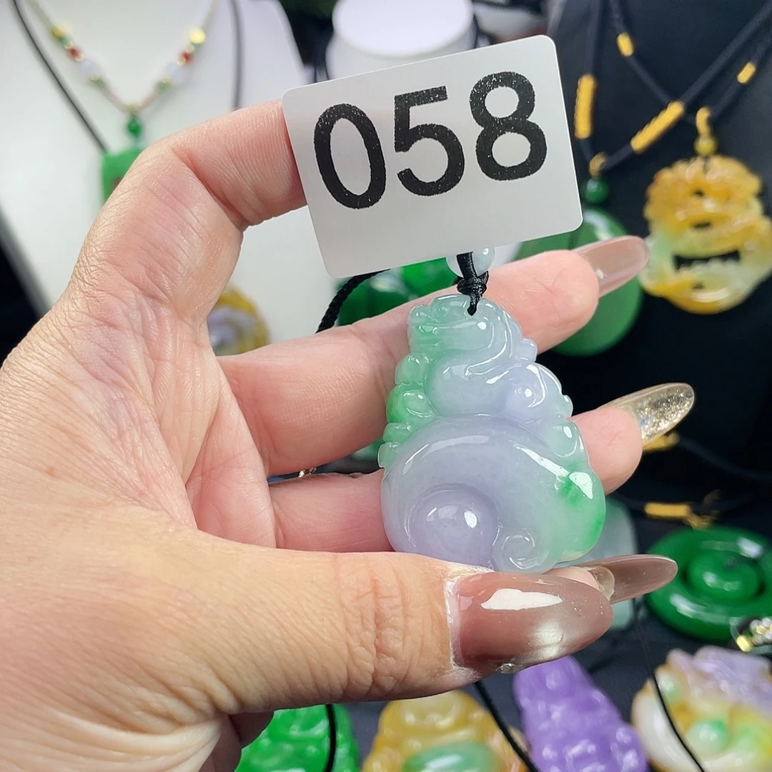 翡翠未镶嵌吊坠(赠链)