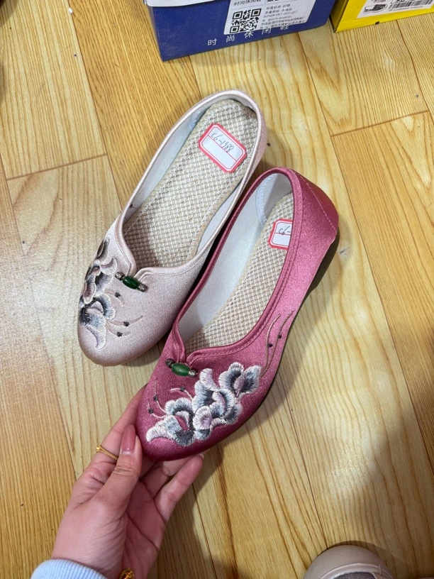 C6-1988时尚高端绣花超轻底女士布鞋