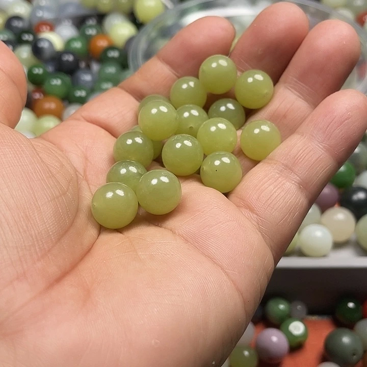 和田玉未镶嵌颈饰谜****?