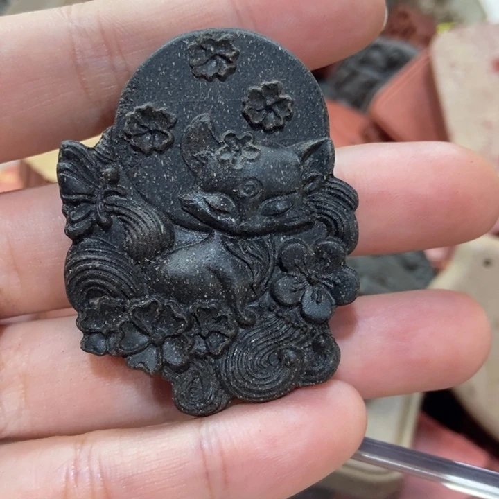 泥塑黑龙涎九尾狐