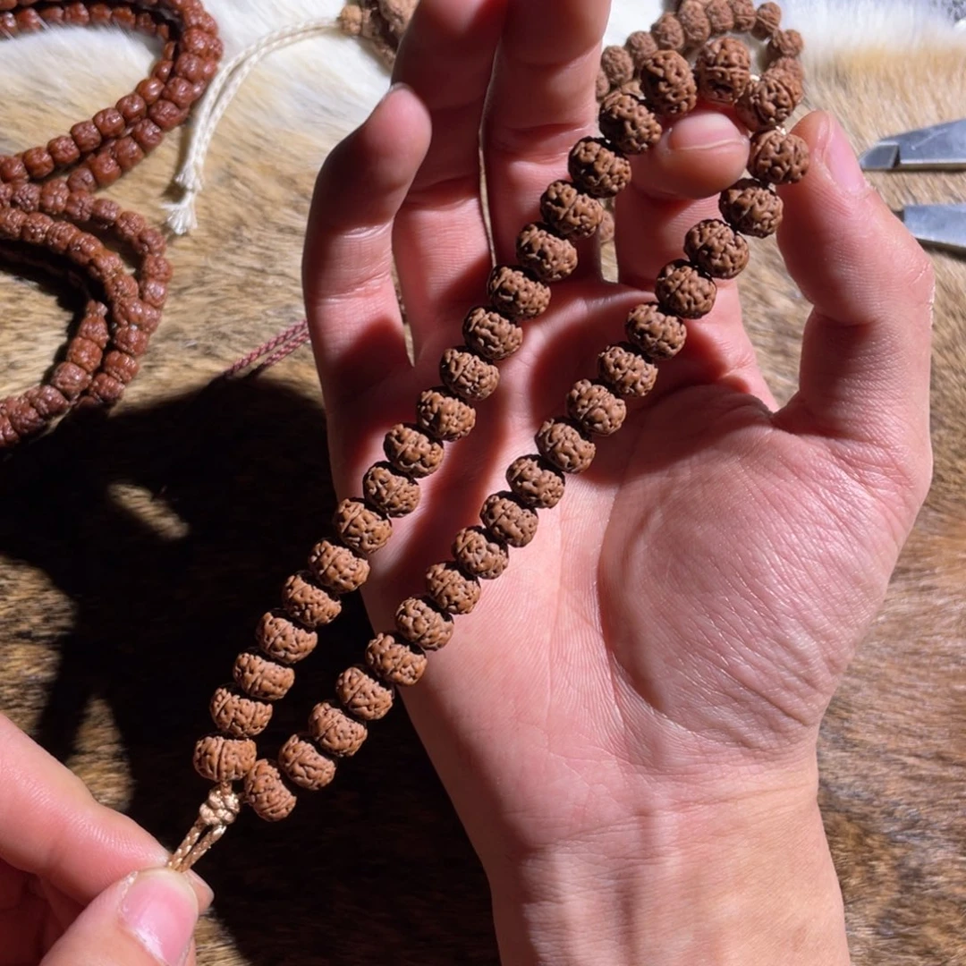 李***谁吊坠金刚菩提老树王手持