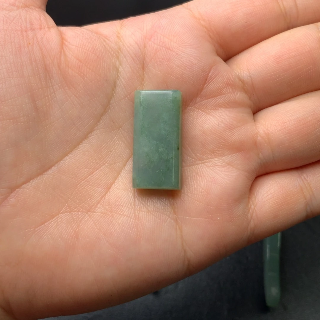 翡翠未镶嵌颈饰翡翠首饰