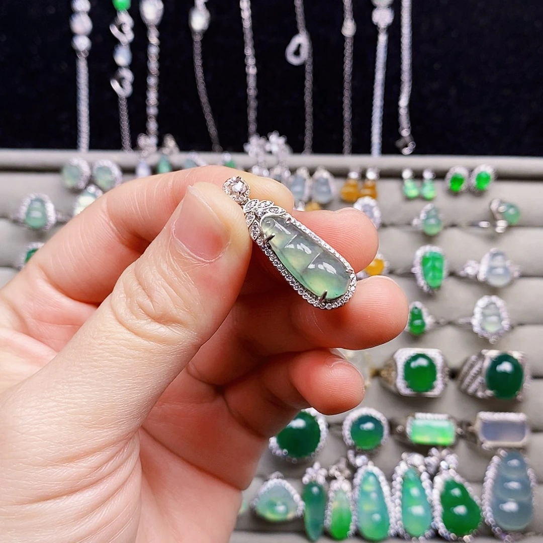 翡翠银S925镶嵌颈饰豆子