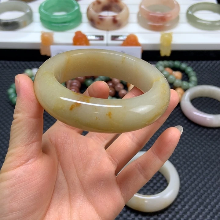 石英质玉未镶嵌手镯