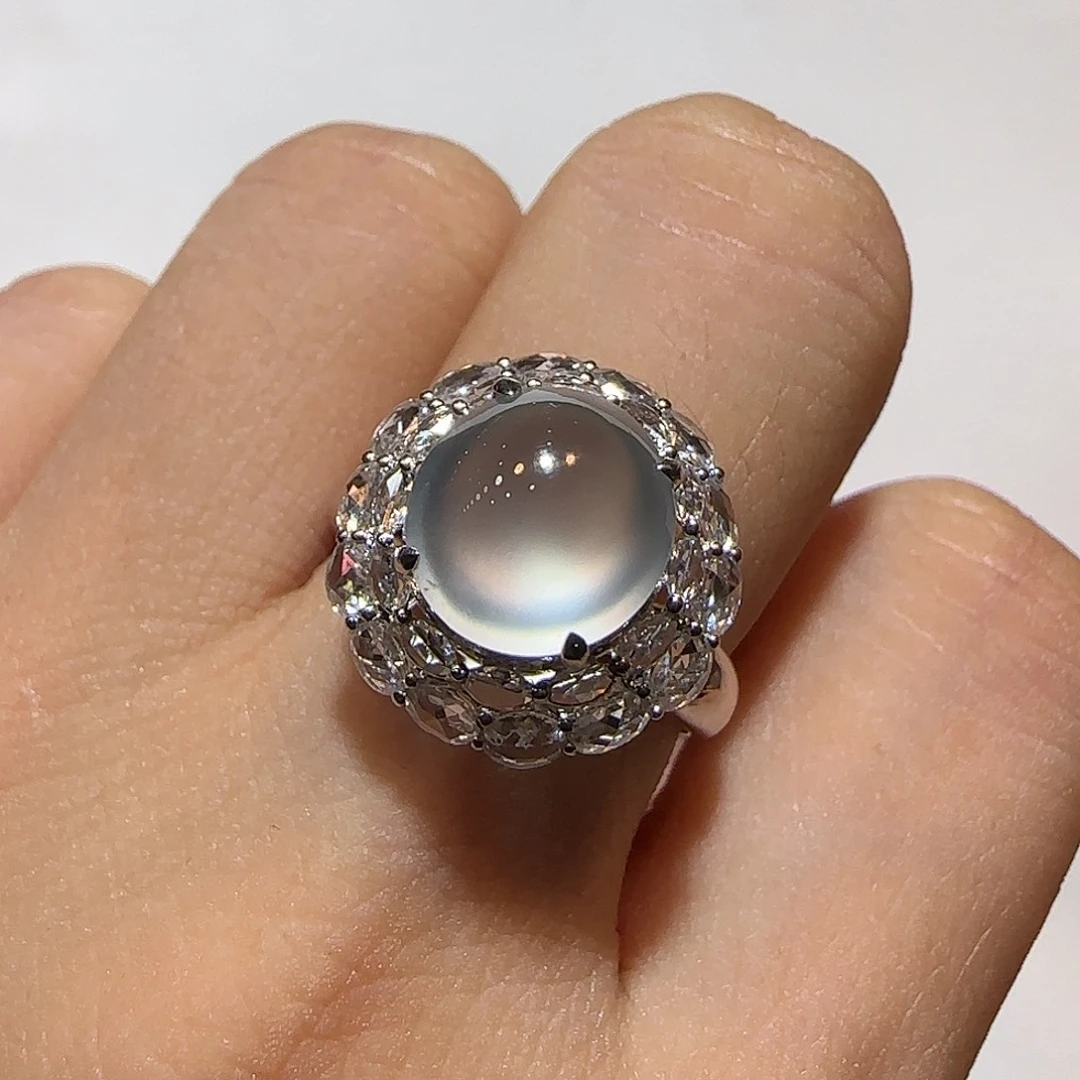 翡翠18K金镶嵌戒指蛋面