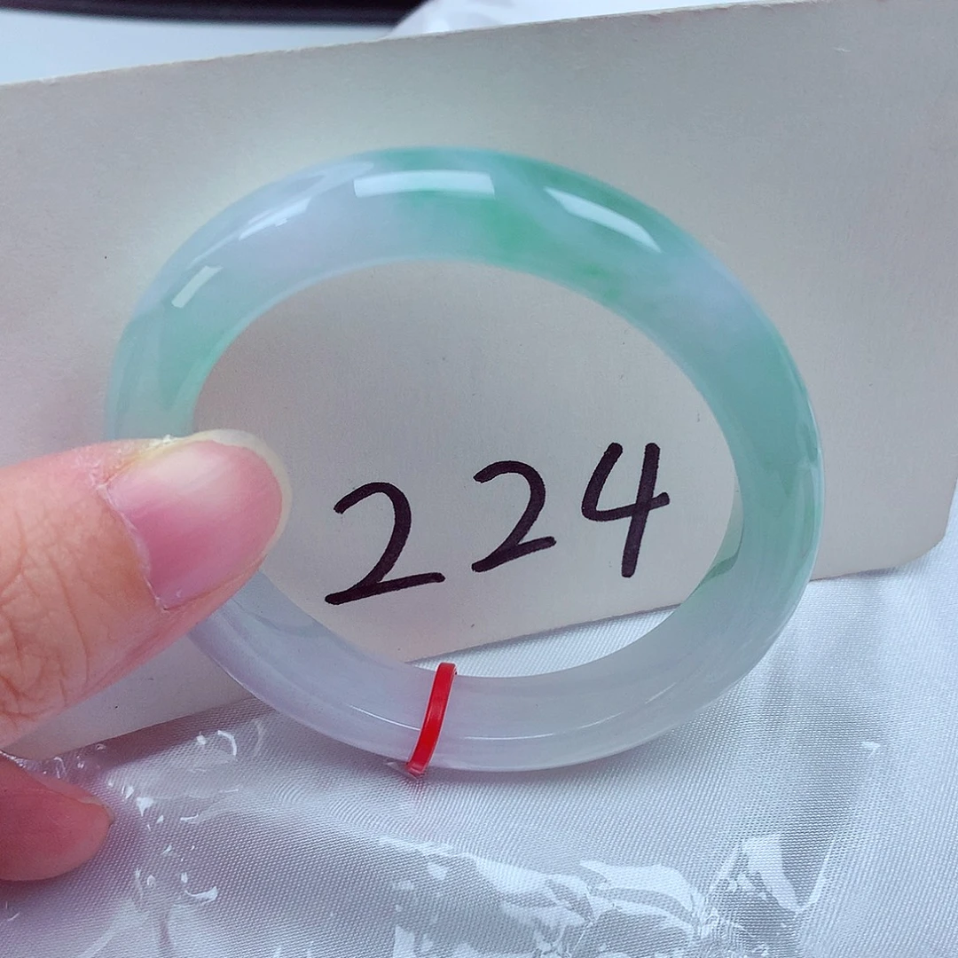 翡翠未镶嵌手镯（贵妃镯）翡翠