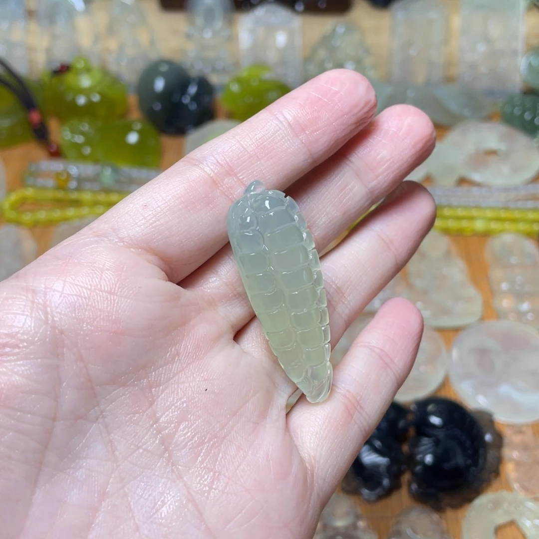 蛇纹石玉吊坠未镶嵌雨**光