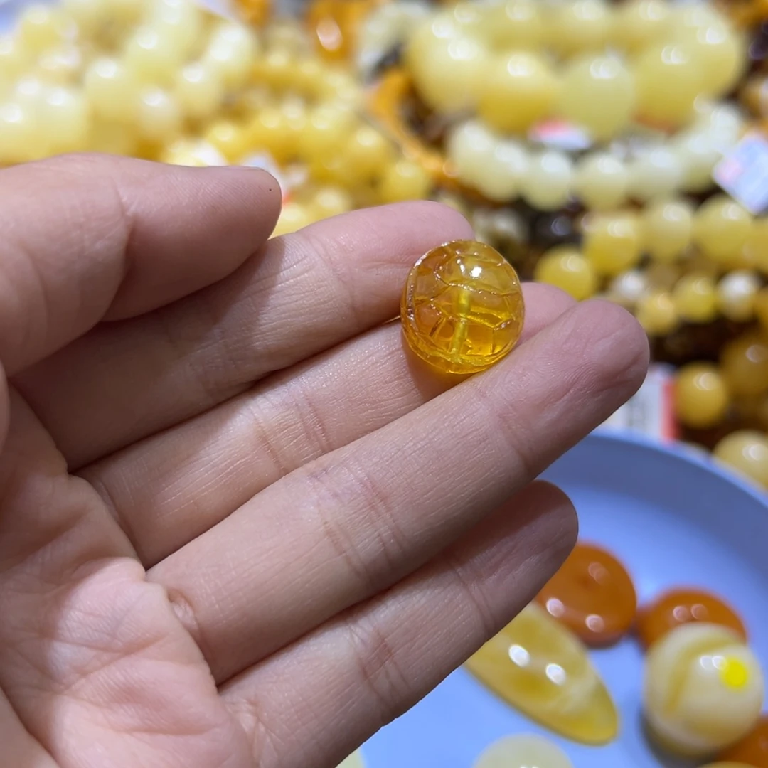 琥珀珠宝奇石未镶嵌