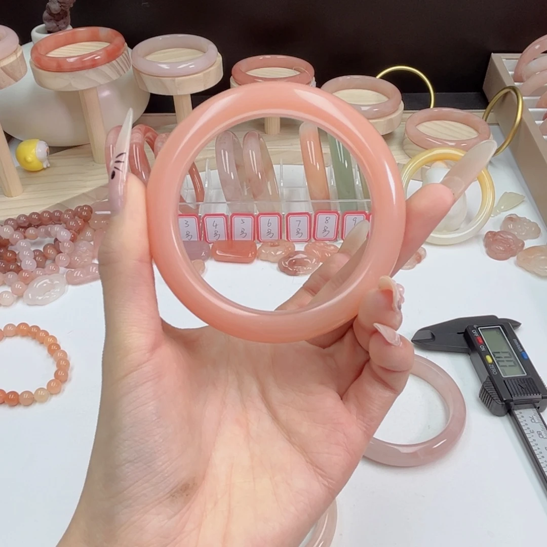 苏***…石英质玉未镶嵌手镯